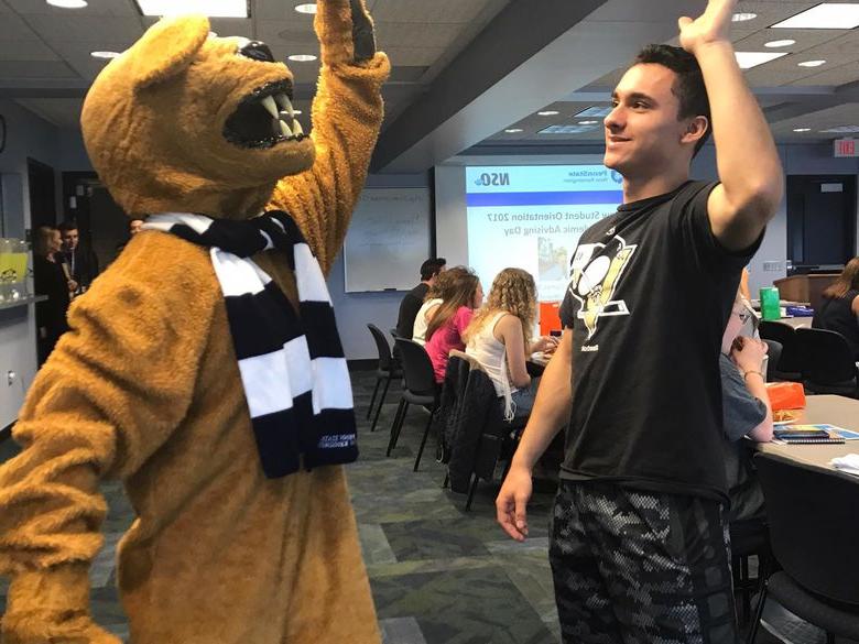 Student with Nittany Lion mascot at Orientation